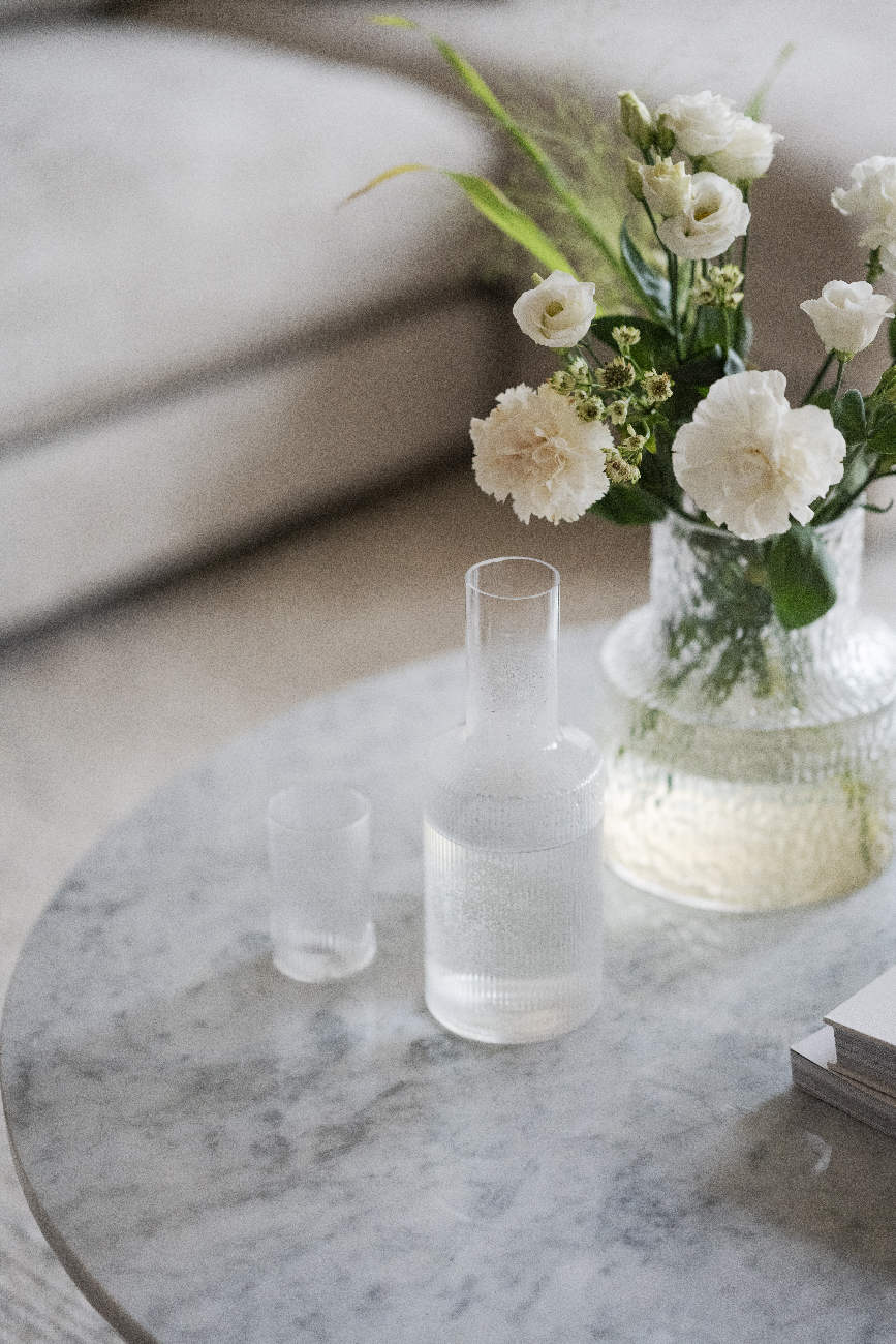 Edles Möbelstück: Couchtisch Brooksville, Marmor Rund 90cm, Weiß / Braun für stilvolle Einrichtung.