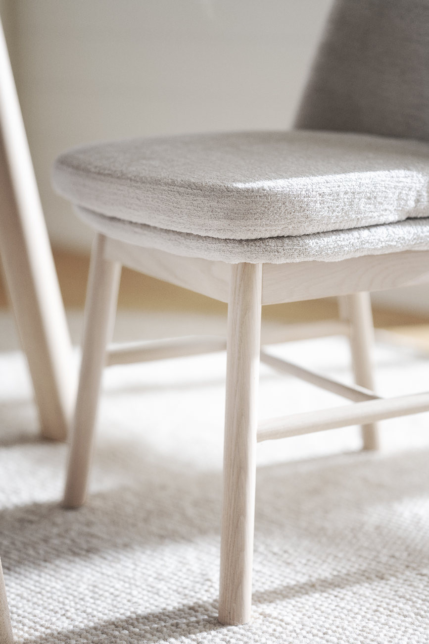 Stuhl Amesbury Beige, Gestell Eiche hell