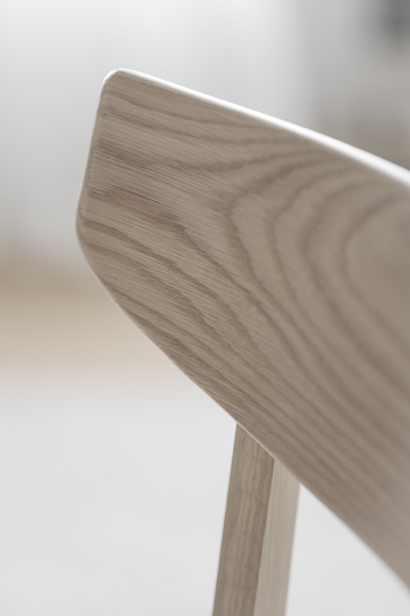 Jetzt entdecken: Stuhl Ami Eiche 2er Set, Weiss / Sand mit hochwertiger Verarbeitung.