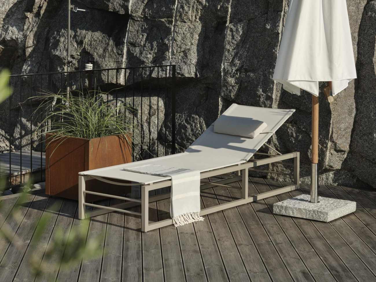 Gartenliege Vevi aus Aluminium, Beige