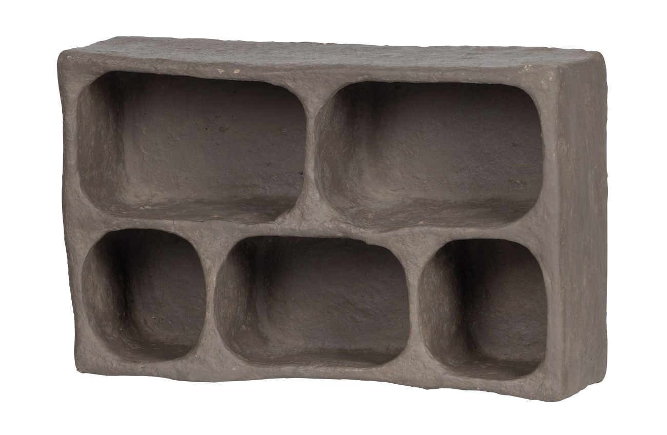 Wandregal Clay aus Pappmaché, Grau