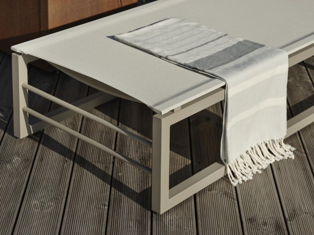 Gartenliege Vevi aus Aluminium, Beige