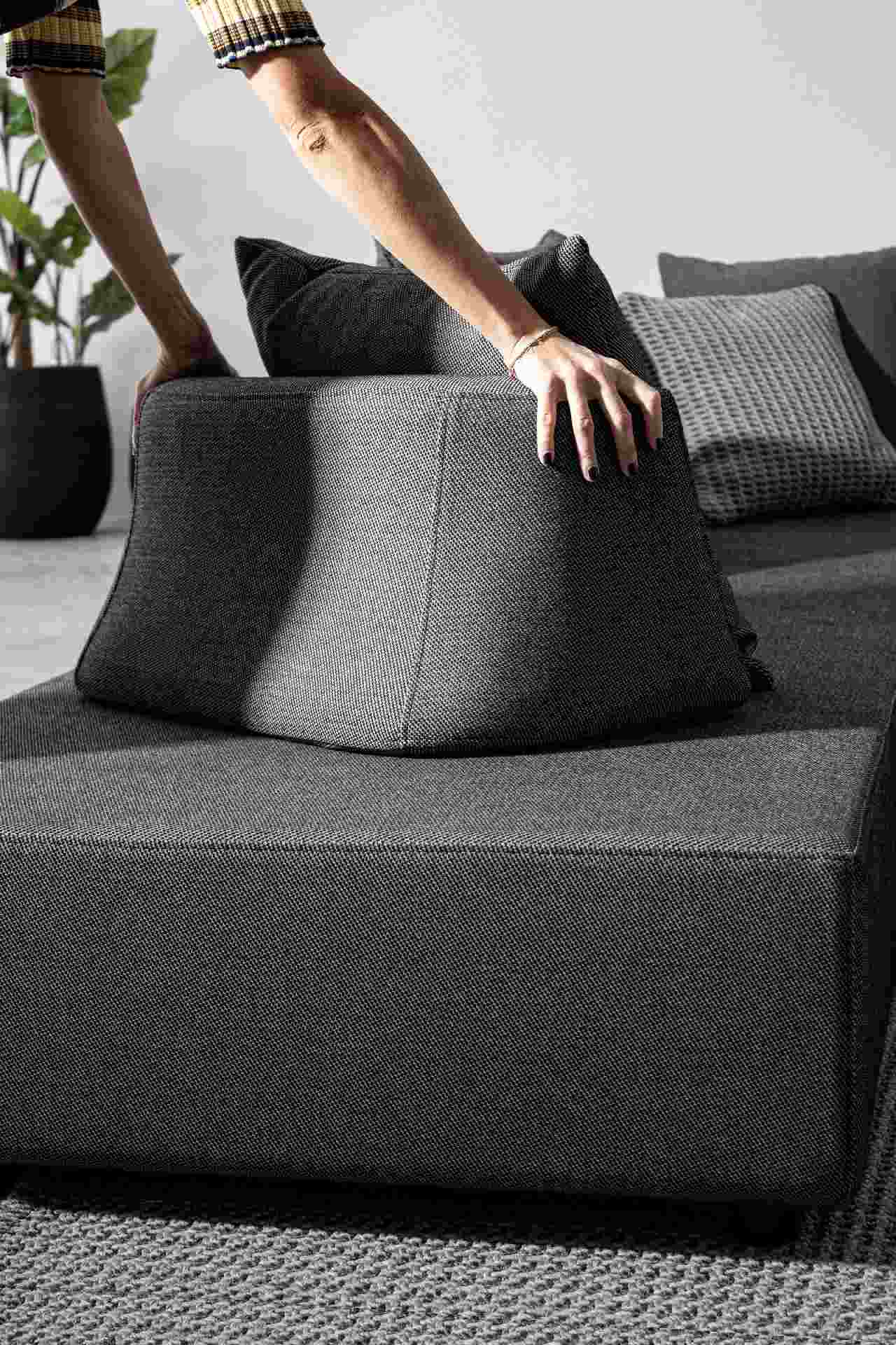 Gartenlounge Sofa Piper mit Kissen und verstellbarer Rückenlehne
