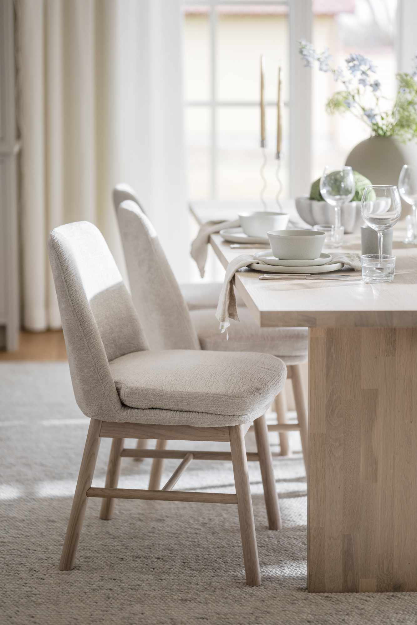Stuhl Amesbury 2er Set Beige, Eiche hell passt perfekt in stilvolle Wohnräume.