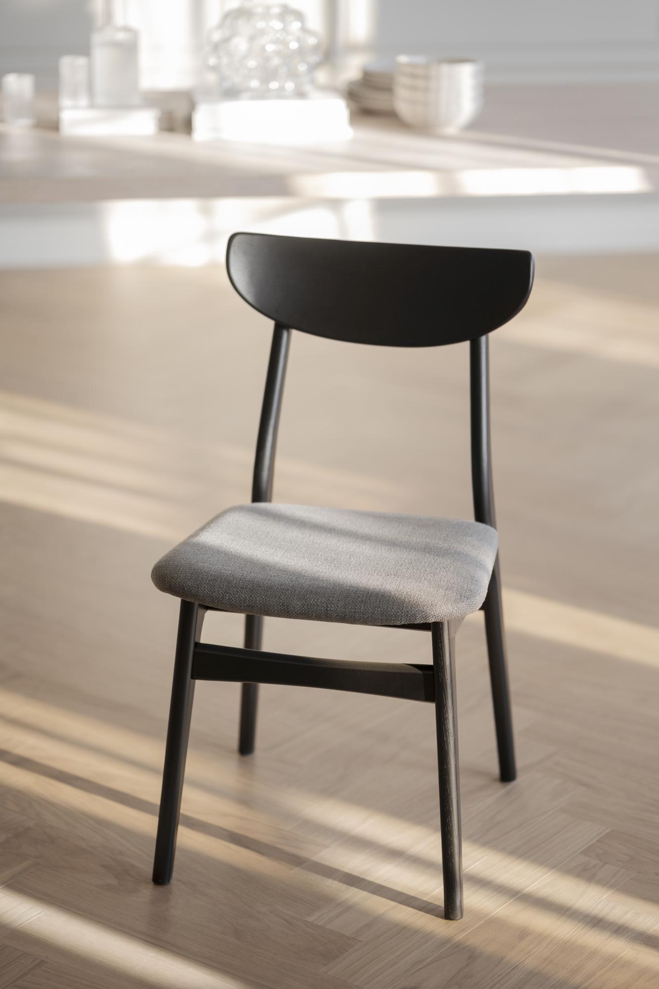 Machen Sie Ihr Zuhause komplett mit Stuhl Rodham 2er Set, Schwarz / Dunkelgrau.