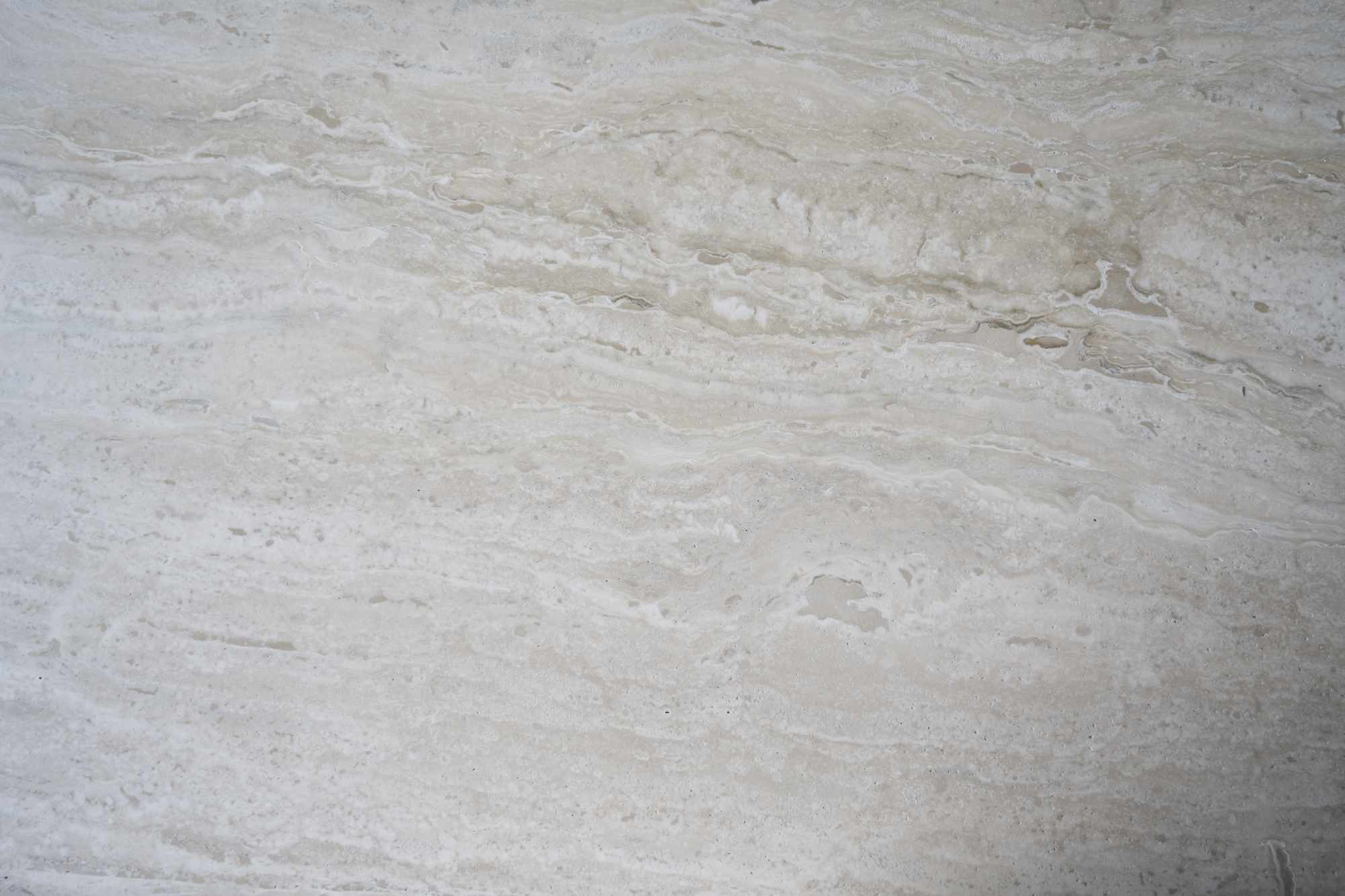 Hochwertiger Couchtisch Orwel, 140x60cm, Travertin, Eiche Braun für jede Einrichtung.
