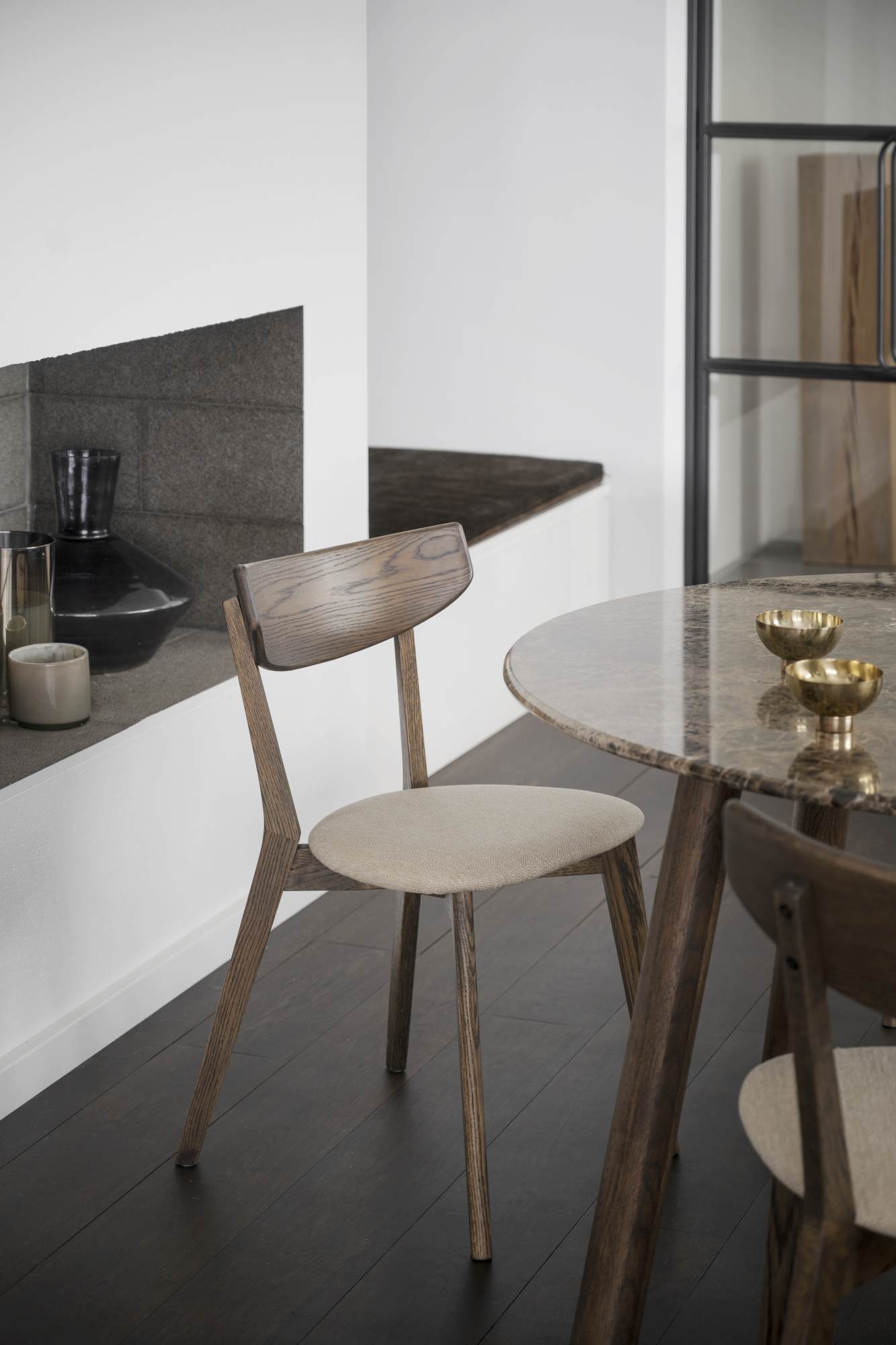 Design trifft Funktion: Stuhl Ami Eiche 2er Set, Braun / Sand.