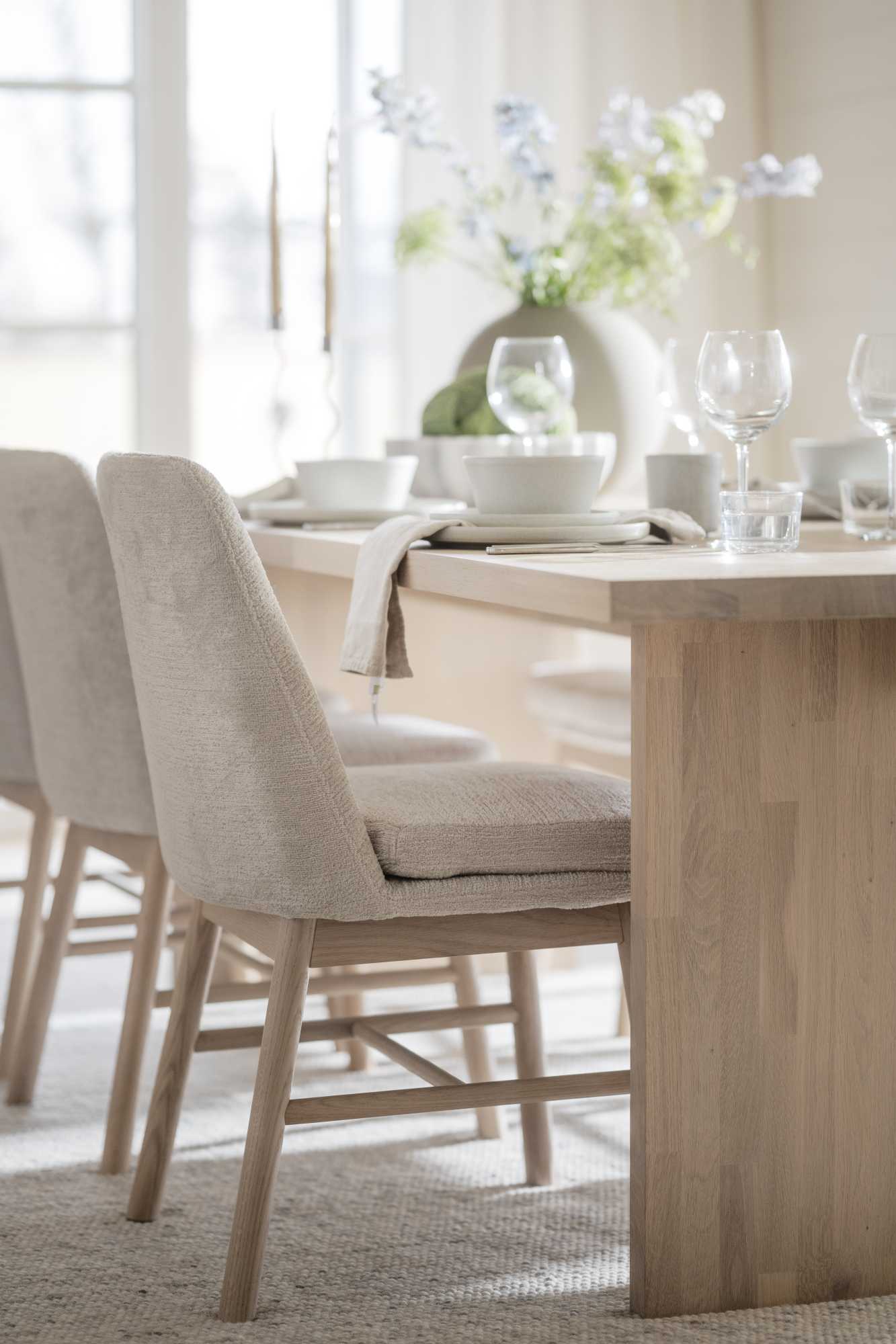 Stuhl Amesbury 2er Set Beige, Eiche hell passt perfekt in stilvolle Wohnräume.