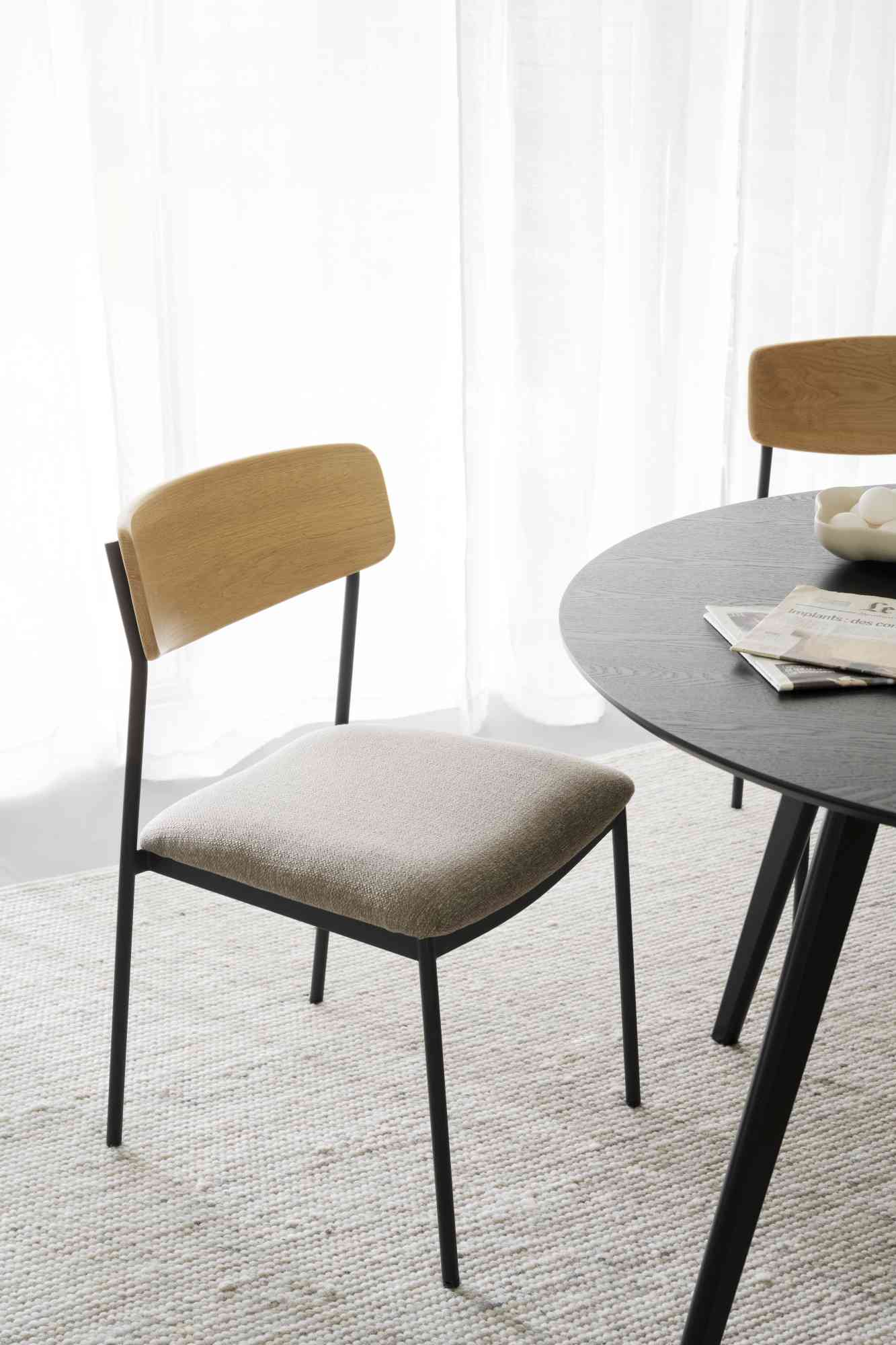 Stuhl Maymont 2er Set, Eiche / Dunkelbeige – modernes Design trifft Komfort.