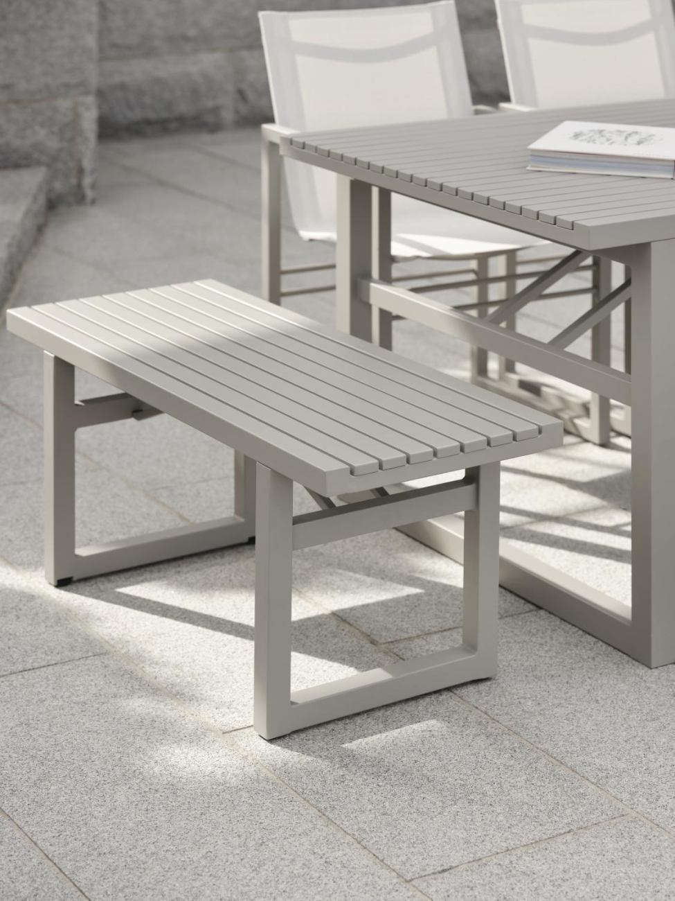 Gartenbank Vevi aus Aluminium 105 cm, Beige