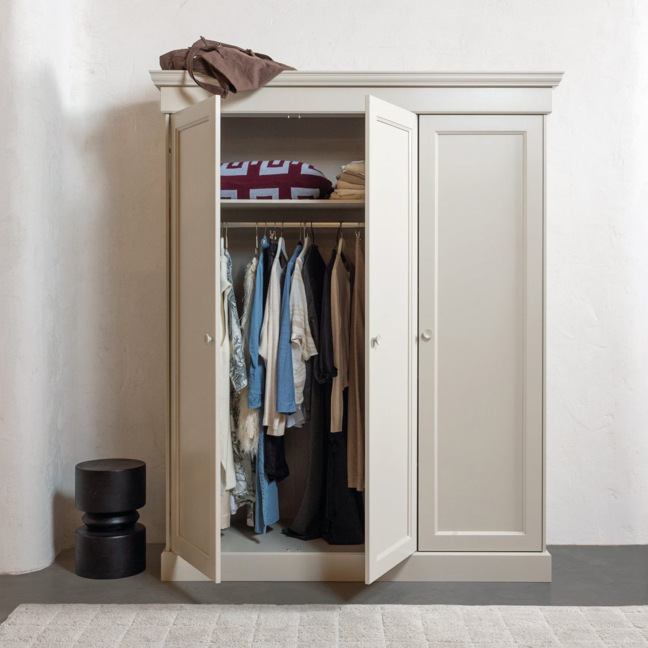 Kleiderschrank Olivia aus Kiefernholz, Dust
