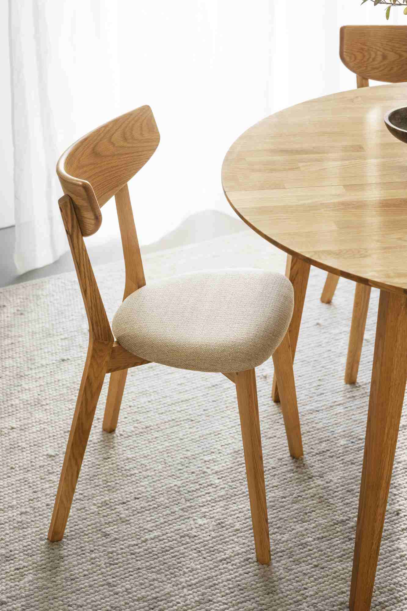 Stuhl Ami Eiche 2er Set, Natur / Sand passt perfekt in stilvolle Wohnräume.