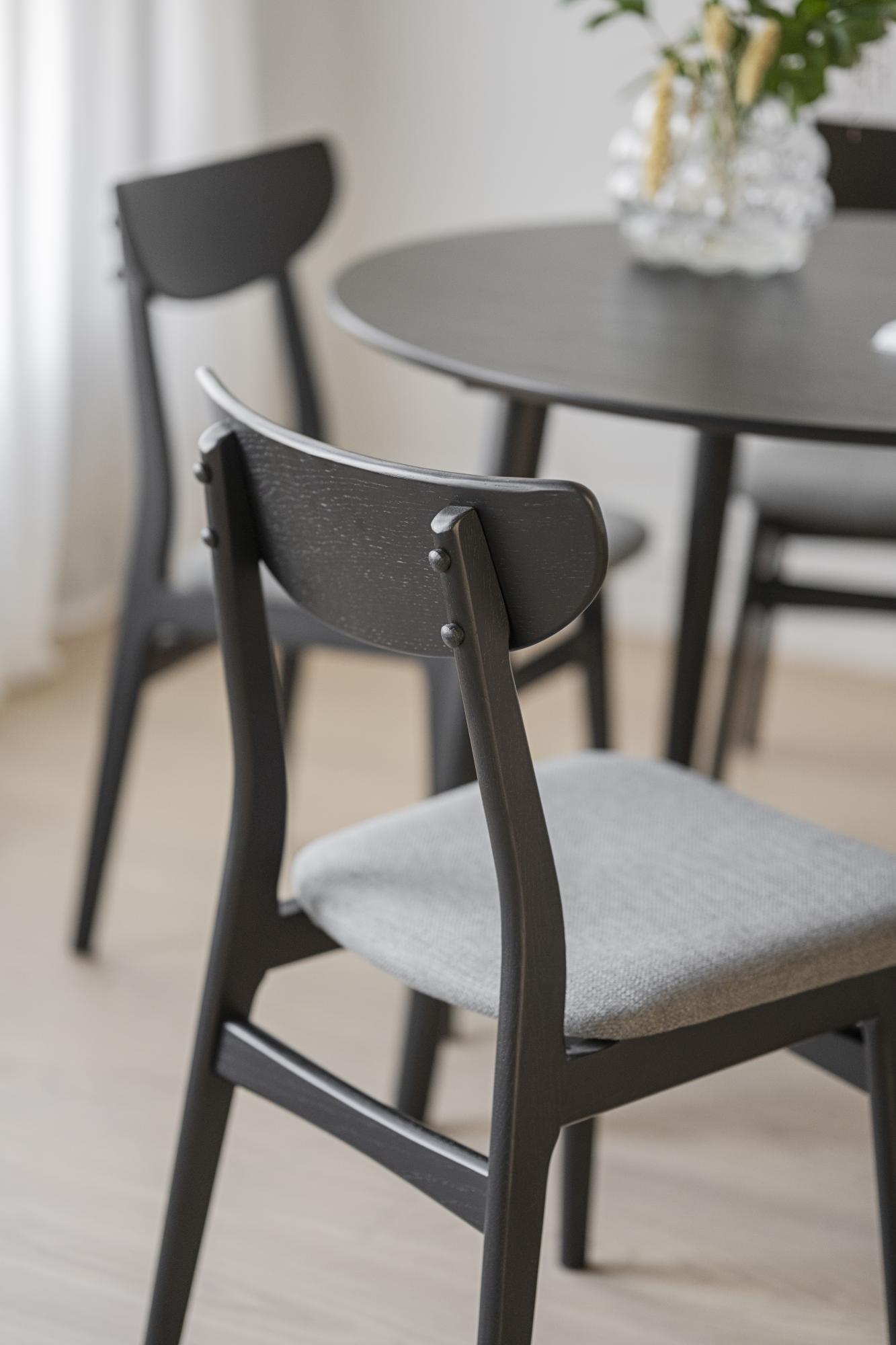 Machen Sie Ihr Zuhause komplett mit Stuhl Rodham 2er Set, Schwarz / Dunkelgrau.