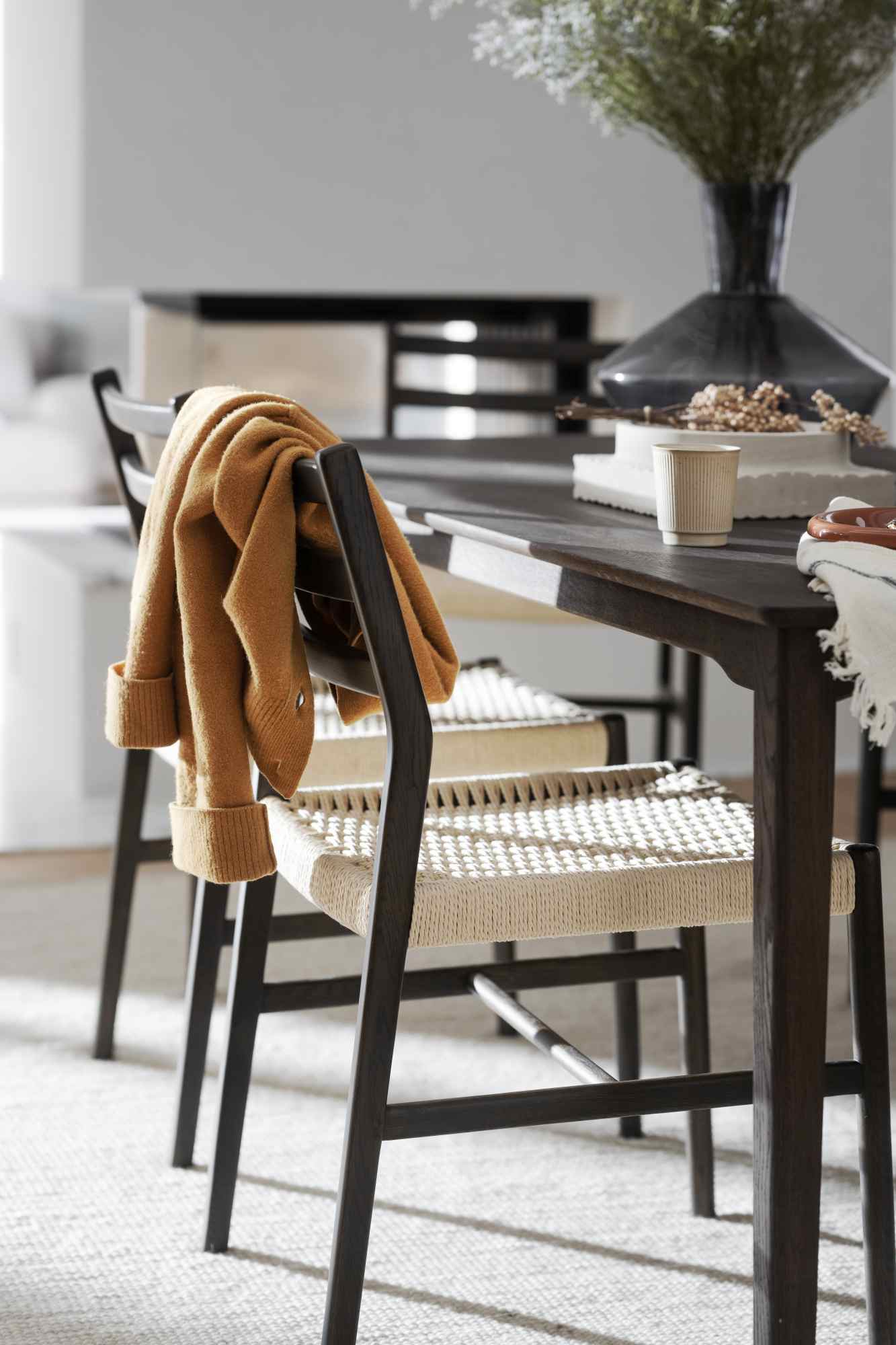 Stuhl Harlan 2er Set, Eiche Braun / Hellbeige – überzeugt mit zeitlosem Stil.