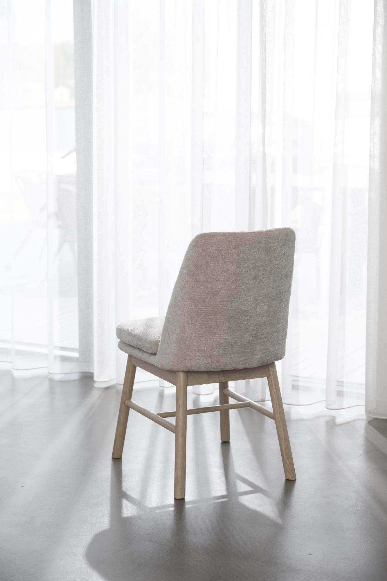 Stuhl Amesbury 2er Set Beige, Eiche hell passt perfekt in stilvolle Wohnräume.