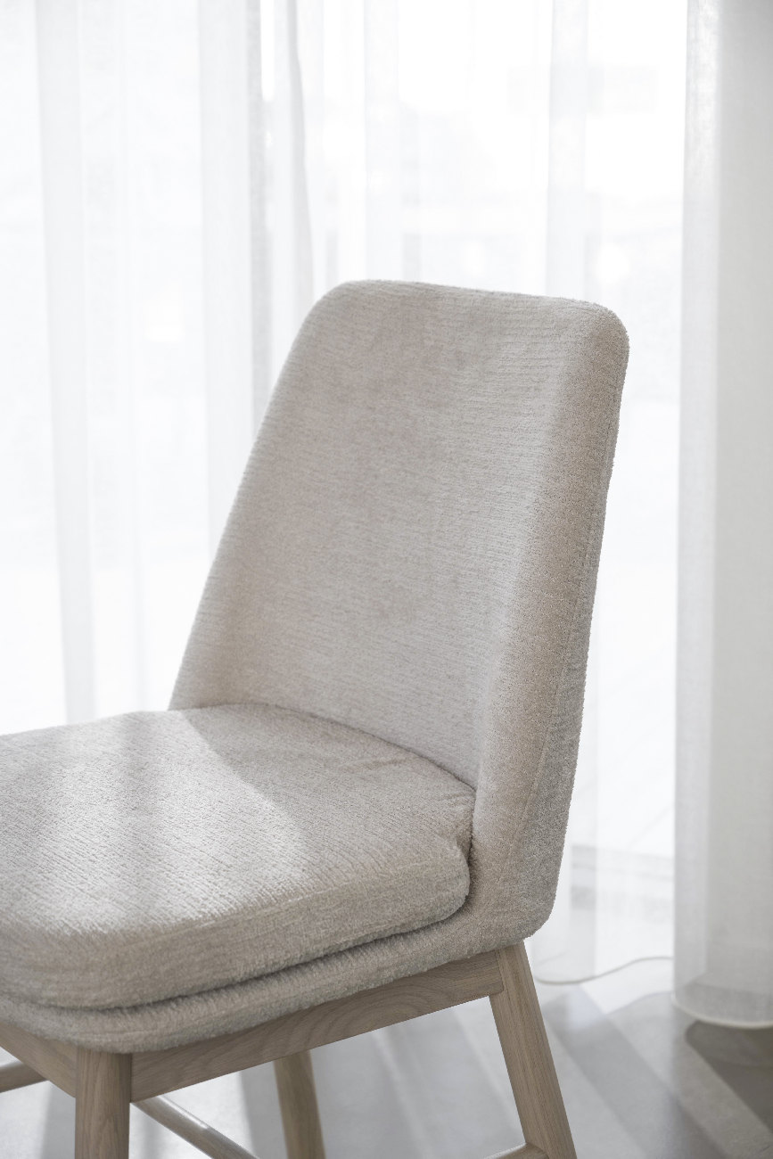 Stuhl Amesbury Beige, Gestell Eiche hell
