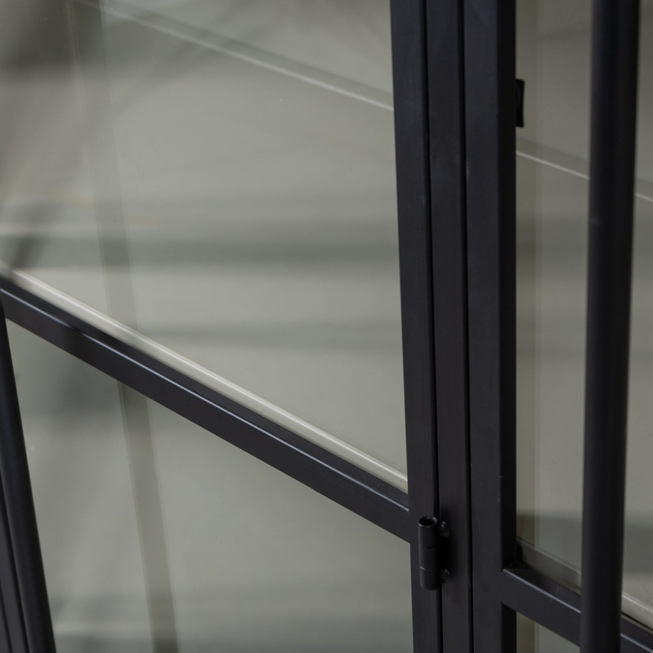 Vitrine Exhibit 3XL aus Metall, Schwarz