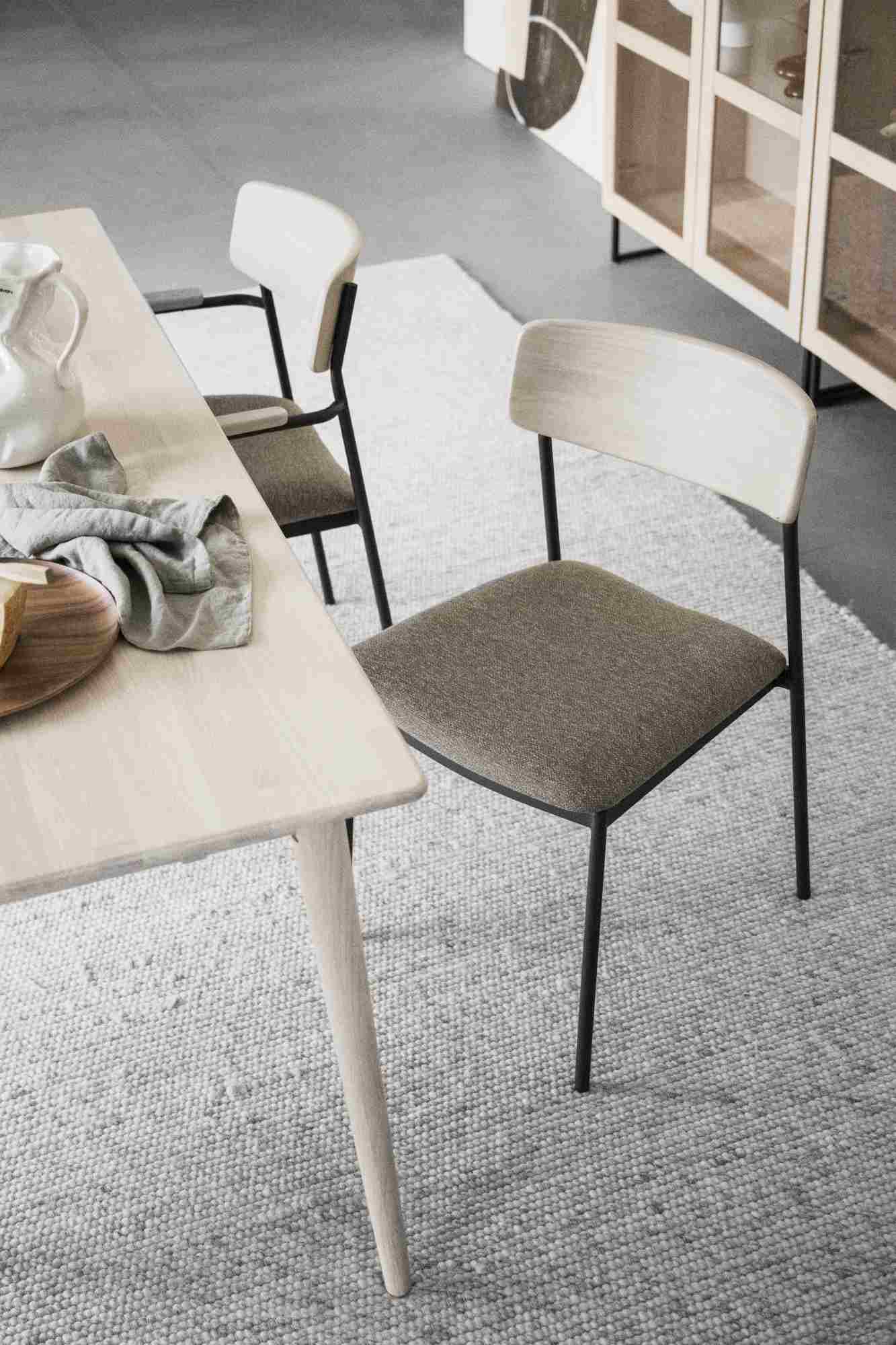 Stuhl Maymont 2er Set, Whitewash / Dunkelbeige passt perfekt in stilvolle Wohnräume.