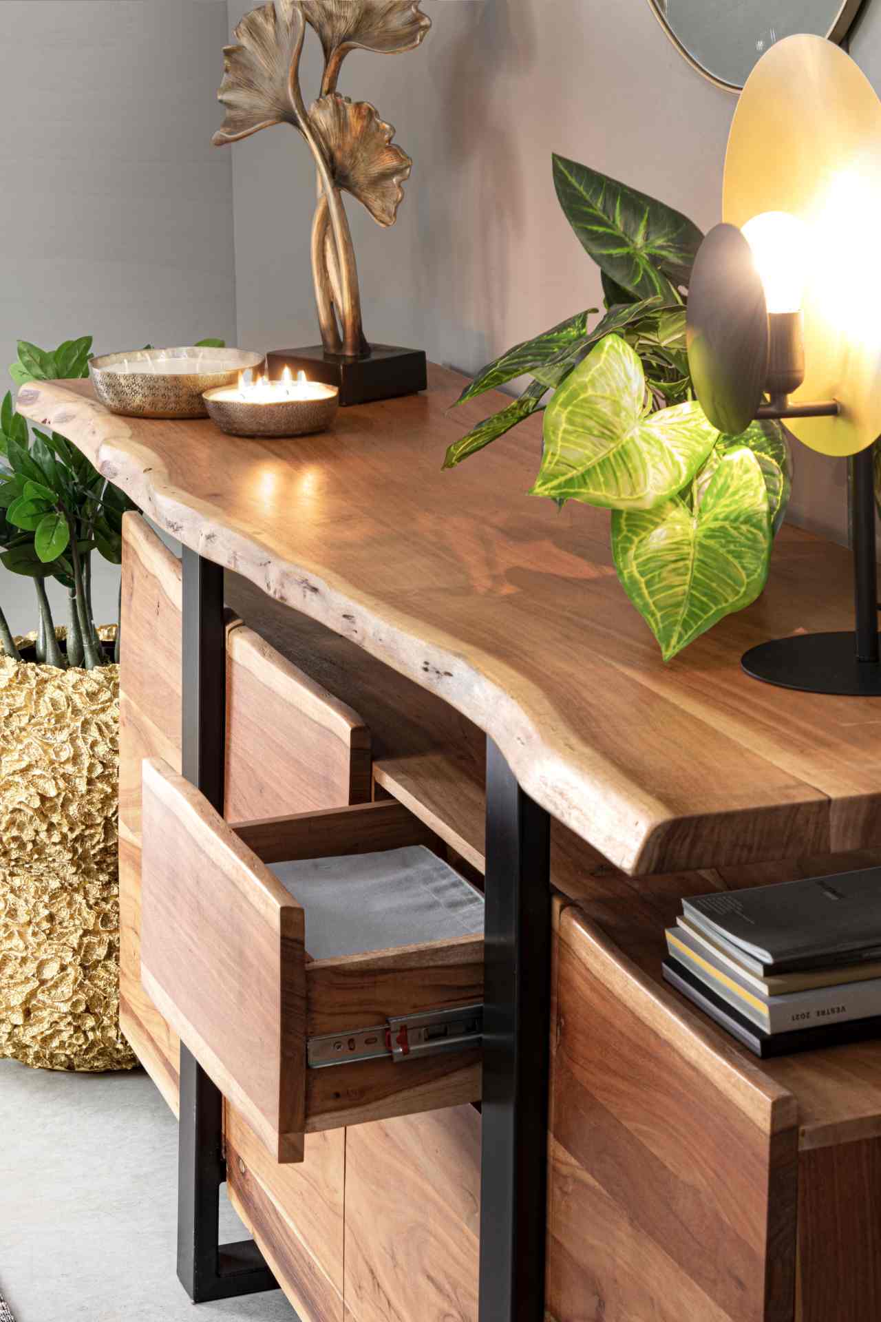 Sideboarg Artur aus Akazienholz, 175 cm