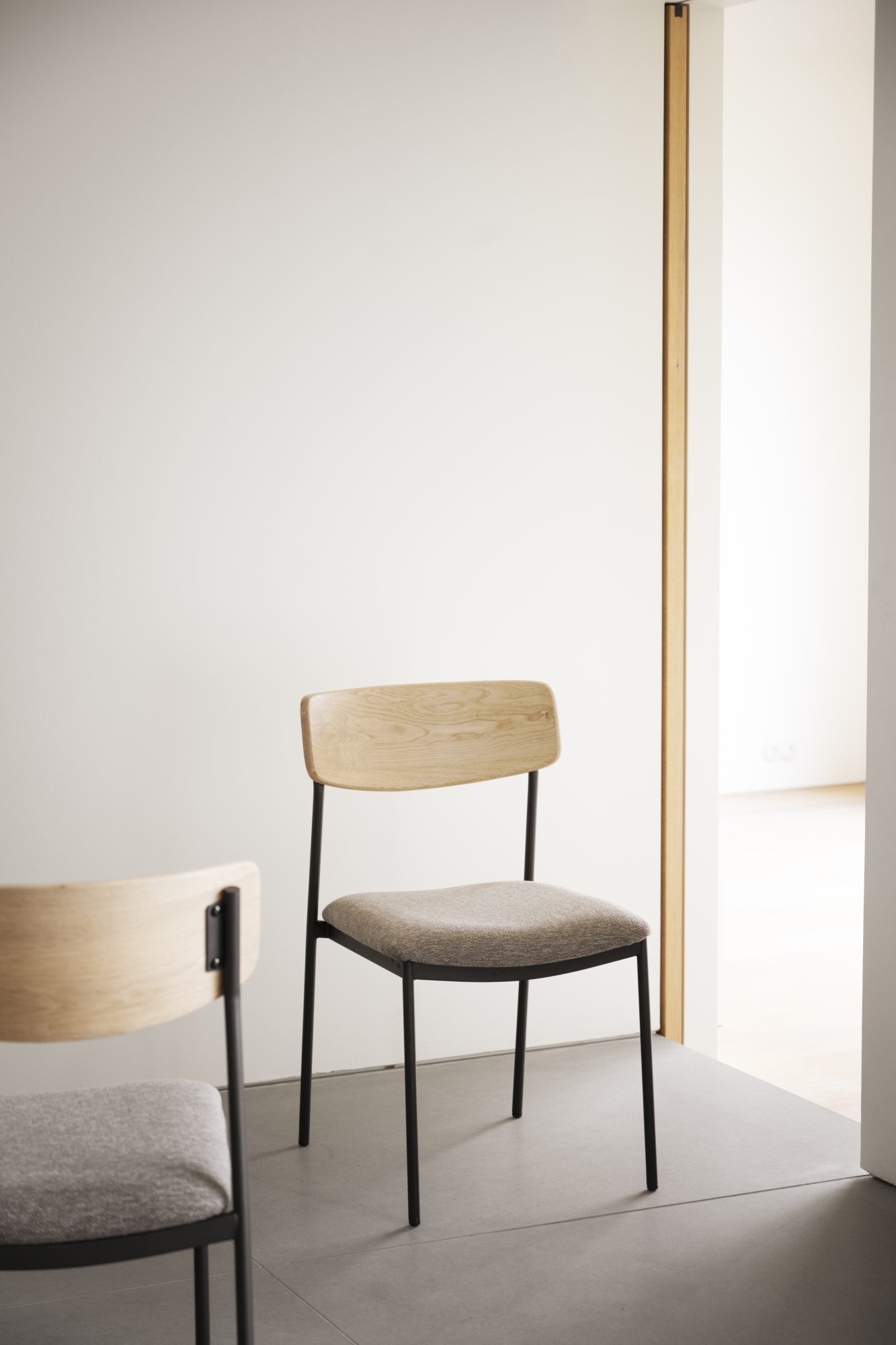 Stuhl Maymont 2er Set, Eiche / Dunkelbeige – modernes Design trifft Komfort.