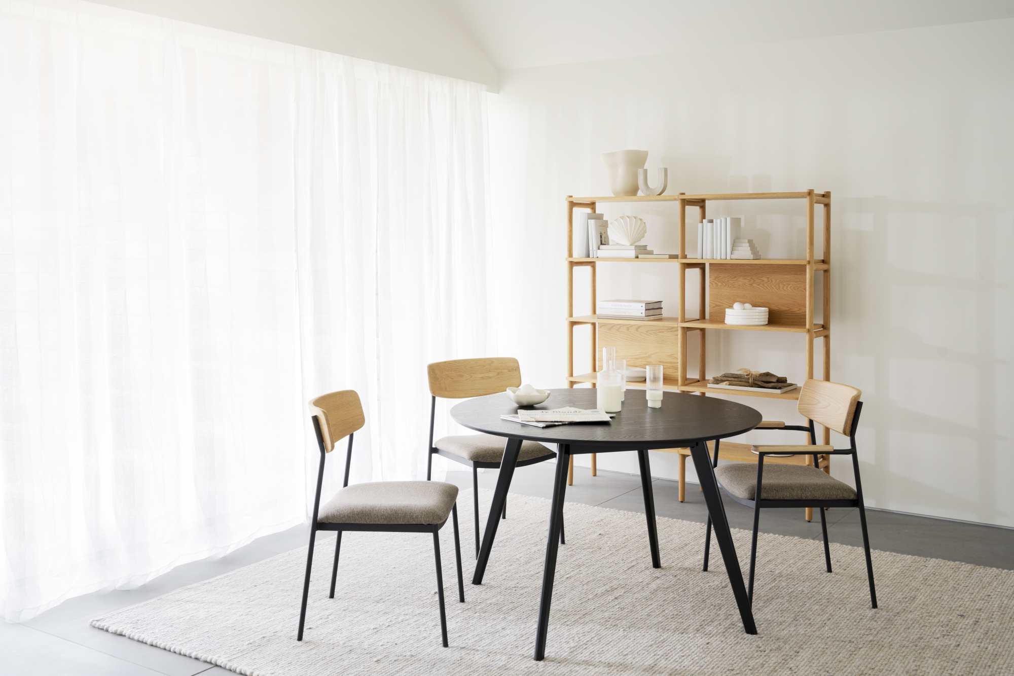 Stuhl Maymont 2er Set, Eiche / Dunkelbeige – modernes Design trifft Komfort.