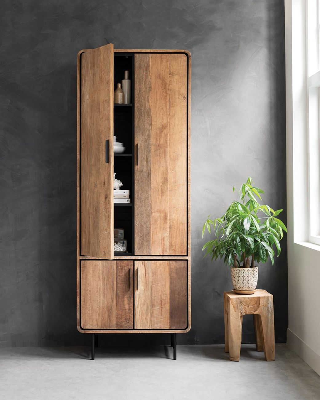 Schrank Evo aus recyceltem Teakholz, Holztüren